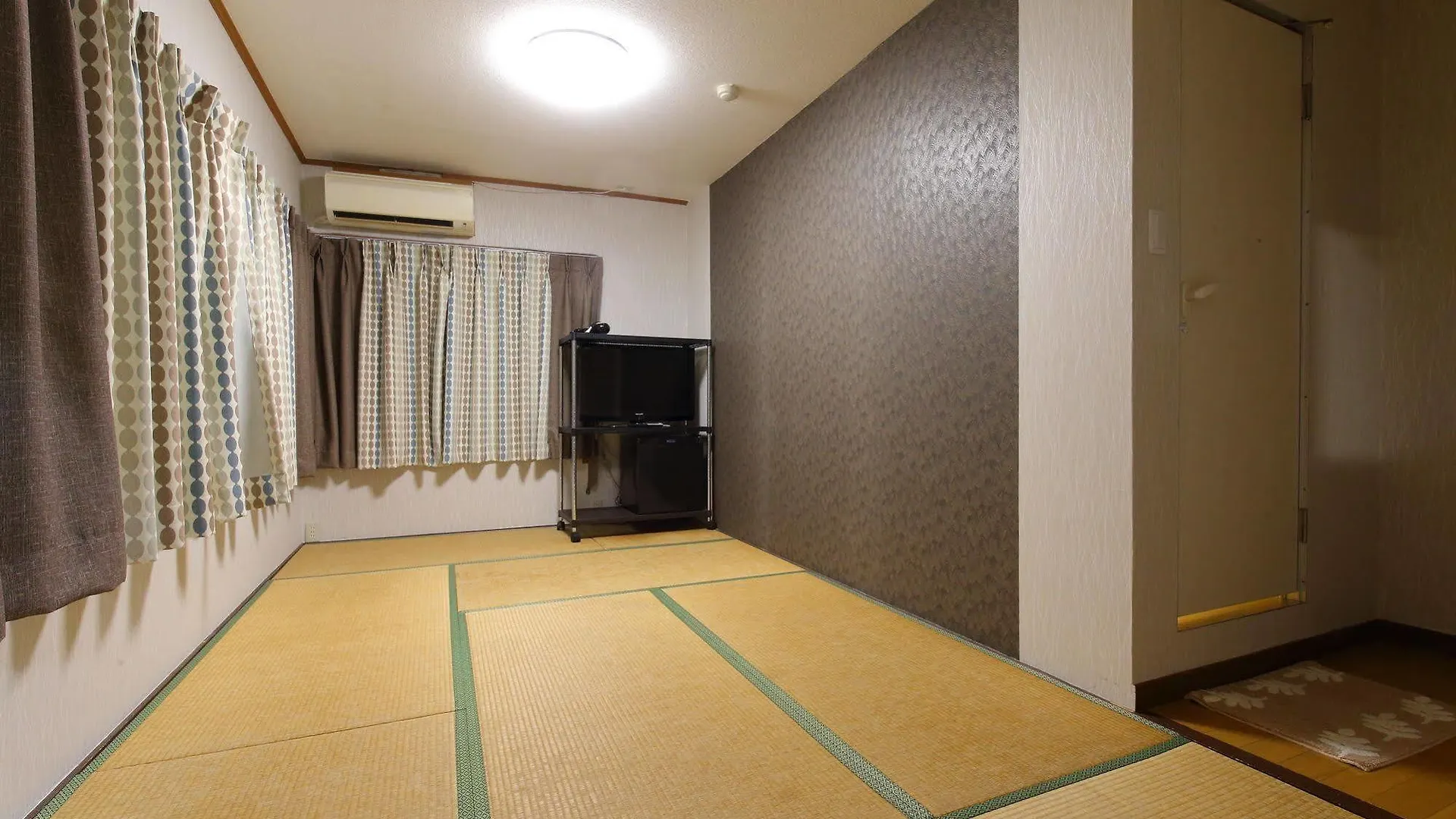 Haru Hotel Токио 2*,  Япония